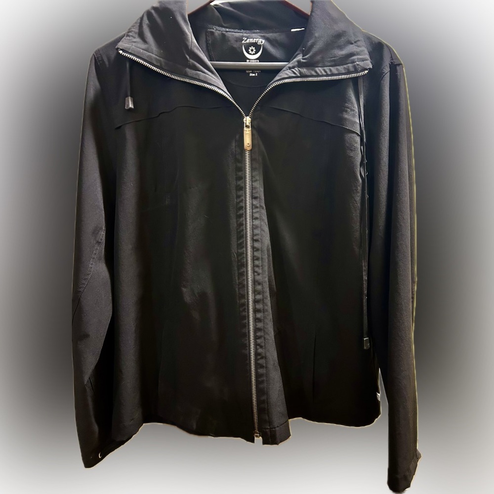 Chicos Zenergy zip-up lightweight jacket. Size 2. Black. PERFECT for spring!